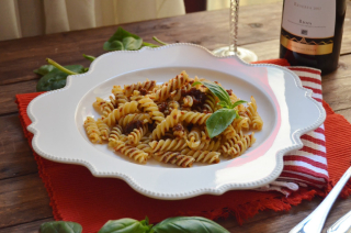 receta simple y sencilla  Ensalada de fusilli y sepia, al pesto rojo