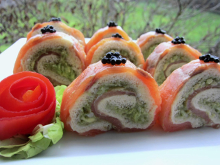 receta simple y sencilla  Rollitos de salmón con falso caviar