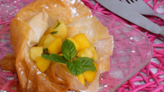 receta simple y sencilla  Cestitas de piña y mango