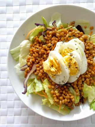 receta simple y sencilla  Ensalada de lentejas y huevo