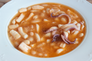 receta simple y sencilla  Alubias blancas con calamares