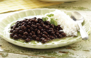 receta simple y sencilla Frijoles negros con arroz