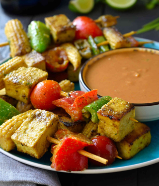 receta simple y sencilla Brochetas de verduras con salsa de cilantro