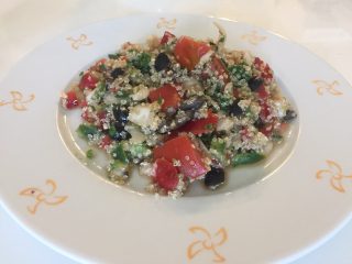 receta simple y sencilla  Ensalada de quinoa y bonito a la griega