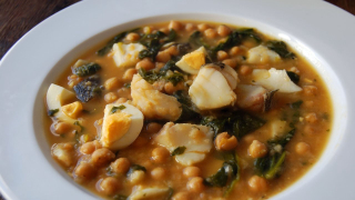 receta simple y sencilla  Garbanzos con bacalao y espinacas