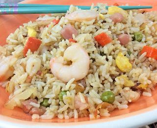 receta simple y sencilla Arroz con guisantes, champiñones y gambas