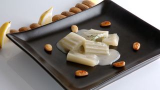 receta simple y sencilla Cardo a la riojana con almendras