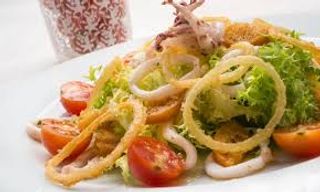 receta simple y sencilla Ensalada atlántica con calamares romana