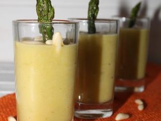 receta simple y sencilla Chupitos de espárragos con salmón ahumado