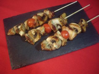 receta simple y sencilla Brochetas de pollo, champiñón y tomates cherry