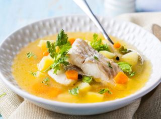 receta simple y sencilla  Sopa de verduras y pescados