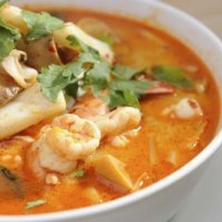 receta simple y sencilla  Sopa fría de tomate y lima con salpicón de marisco