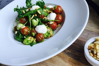 receta simple y sencilla Ensalada con naranja, queso y pistachos