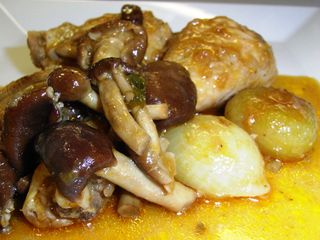 receta simple y sencilla Pollo con ciruelas pasas, setas y miel 