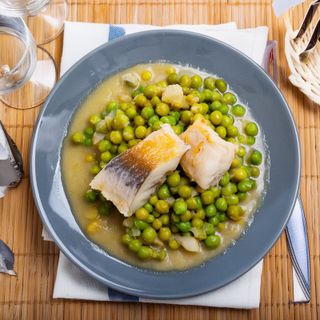 receta simple y sencilla  Estofado de guisantes, habas y cocochas de merluza