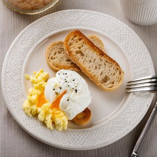 receta simple y sencilla  Huevos escalfados básicos (microondas)