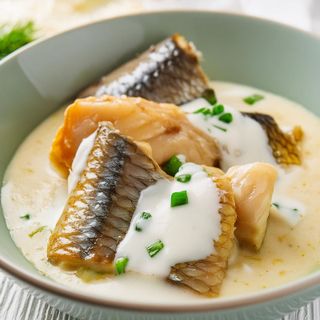 receta simple y sencilla Bonito en escabeche blanco